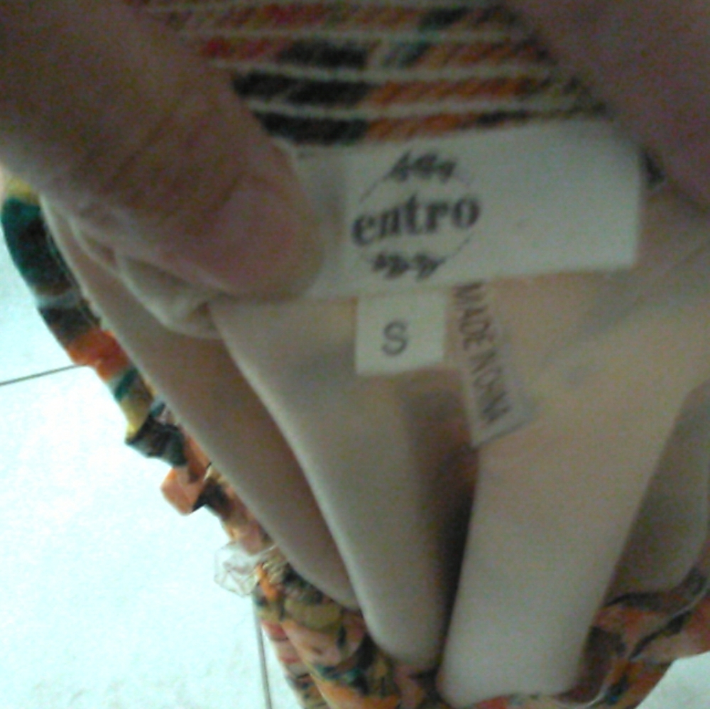 BNWOT Entro MULTI COLOR FLORAL Blouse W/ Mandarin Collar SZ. SM PEACHY COLORS - Picture 3 of 8